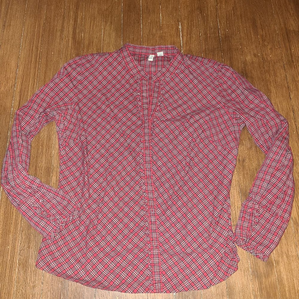 ST John's Bay Size Large Ruffle front plaid button up shirt.